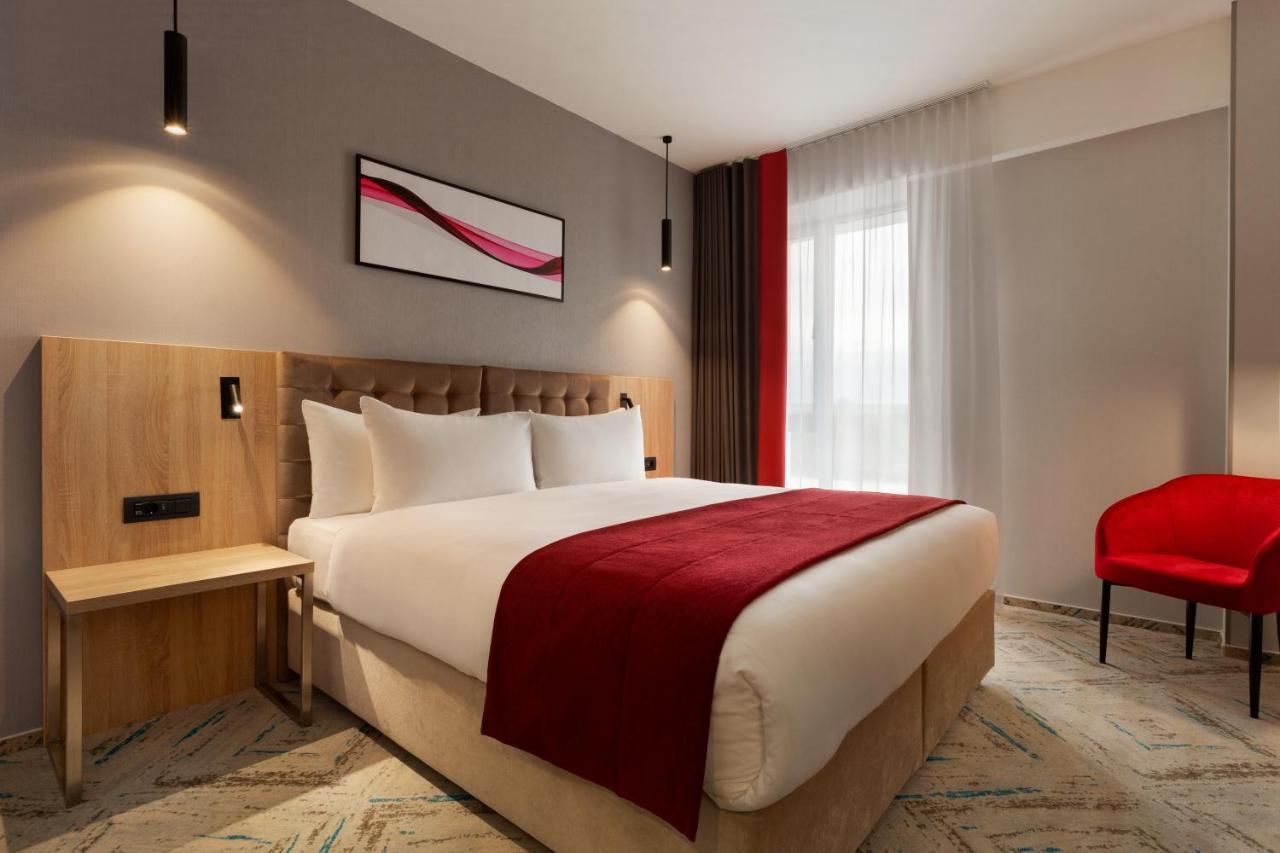 Ramada By Wyndham Targu Jiu Târgu Jiu Exterior foto
