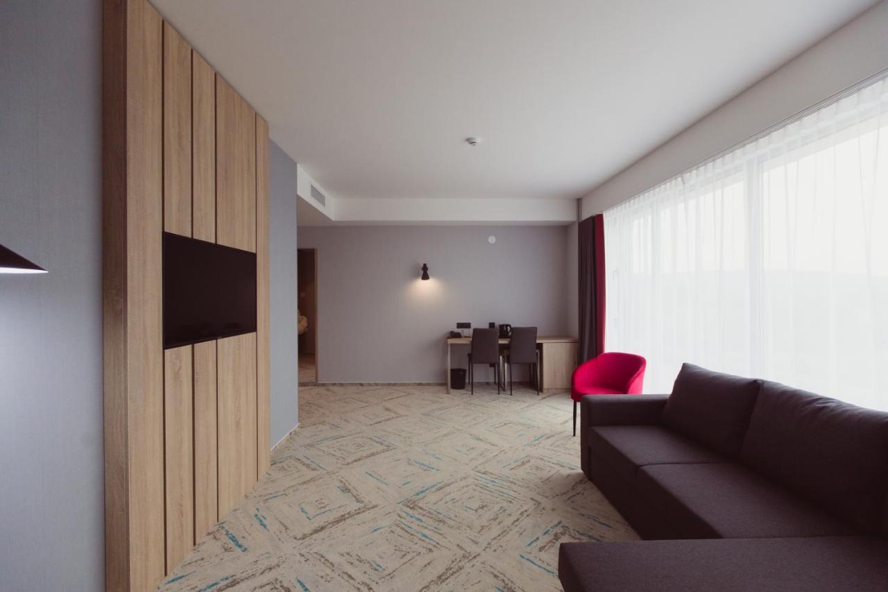 Ramada By Wyndham Targu Jiu Târgu Jiu Exterior foto