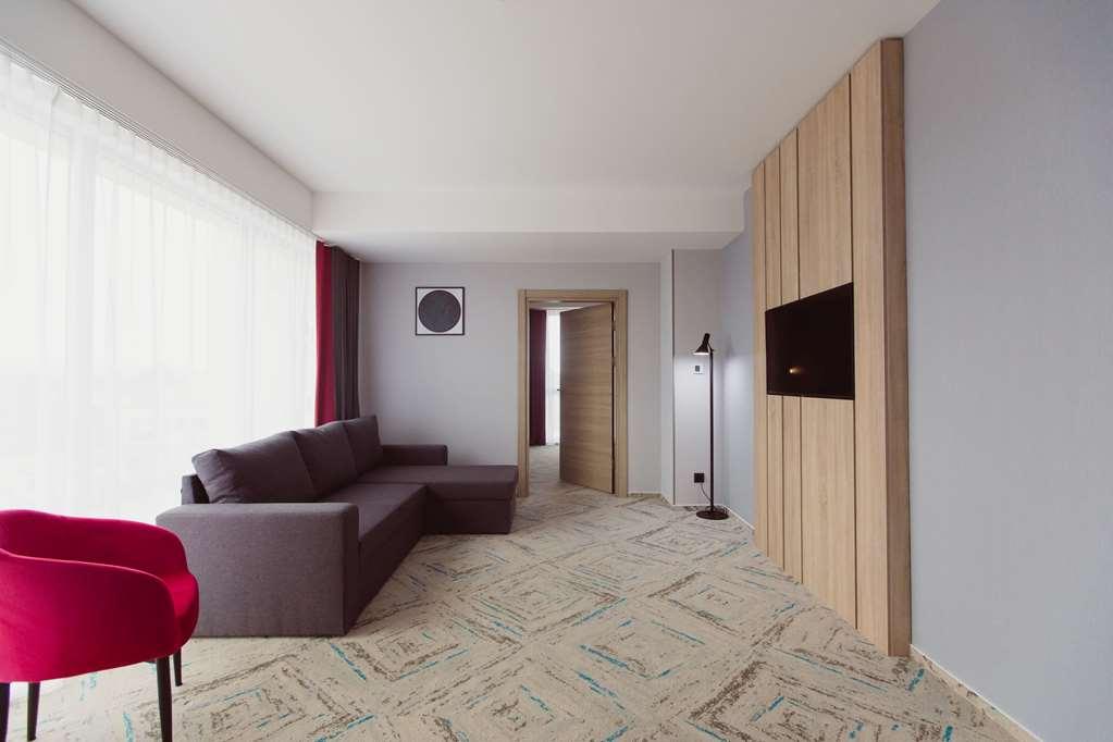 Ramada By Wyndham Targu Jiu Târgu Jiu Quarto foto